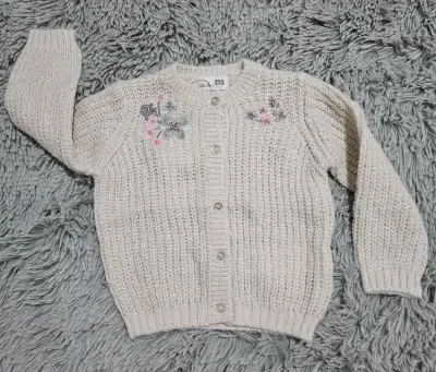 Chaleco infantil beige con bordado - miniatura 1