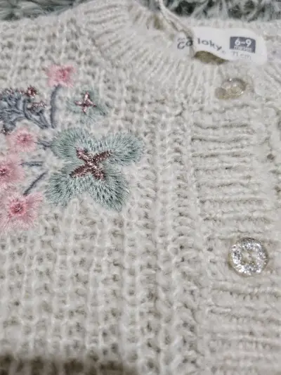 Chaleco infantil beige con bordado - miniatura 2
