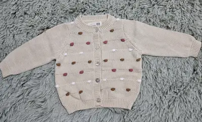 Chaleco bebé beige con botones - miniatura 1