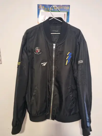 Chaqueta bomber  marquis negra con parches xl - miniatura 1