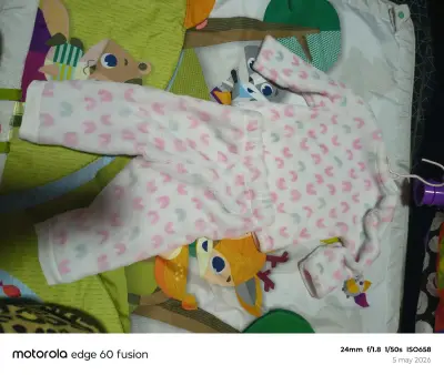 Pijama de bebé polar rosado - miniatura 1