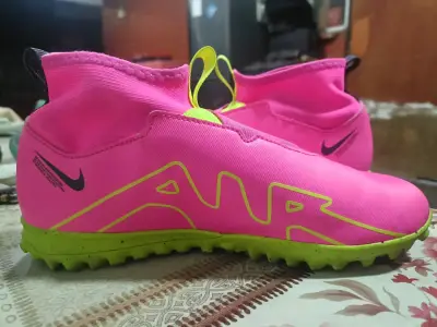 Zapatos deportivos rosados - miniatura 1