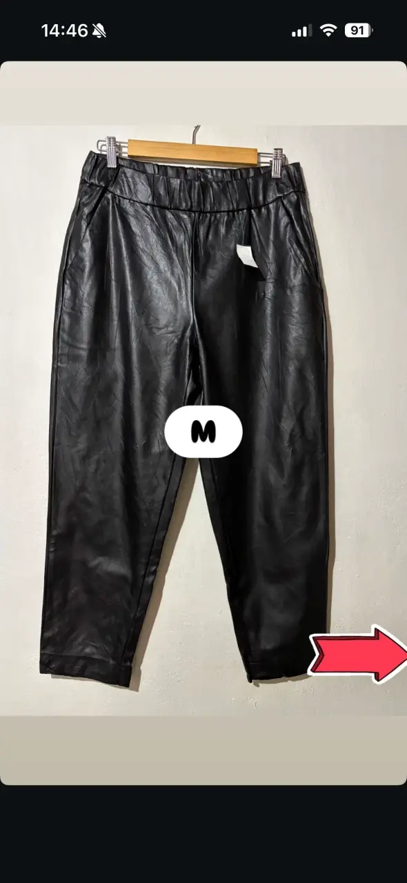 Pantalones negros de cuero sintético