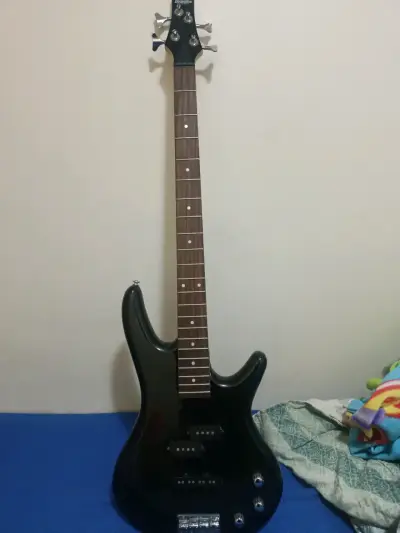 Cuerpo bajo eléctrico negro Ibanez - miniatura 1