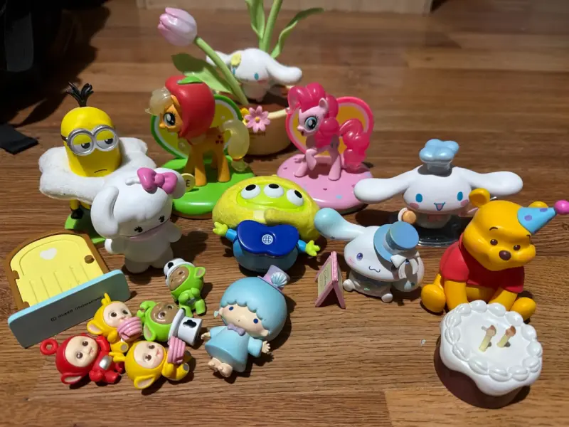 Lote figuras miniso oficiales