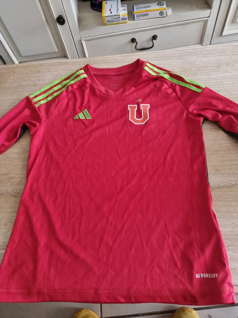 Camiseta deportiva roja Universidad talla 11/12 - 1