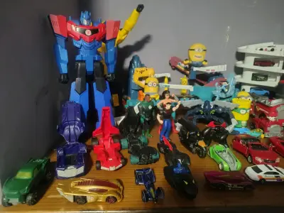 Lote de juguetes variados - miniatura 1