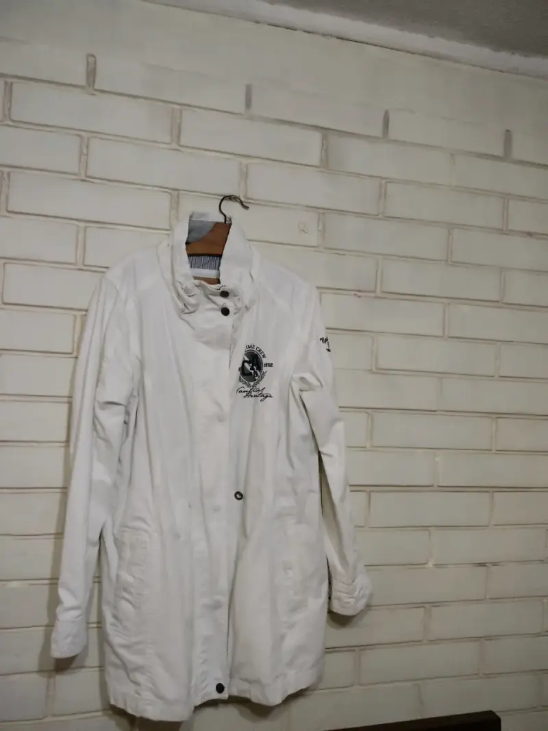 Abrigo blanco estampado