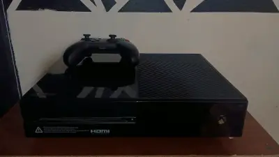 Xbox one incluye control y juego gta 5 - miniatura 1