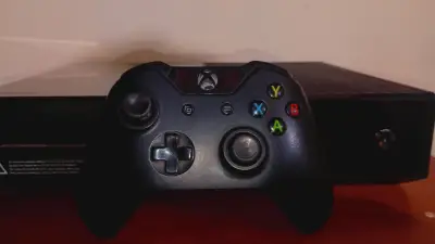 Xbox one incluye control y juego gta 5 - miniatura 2