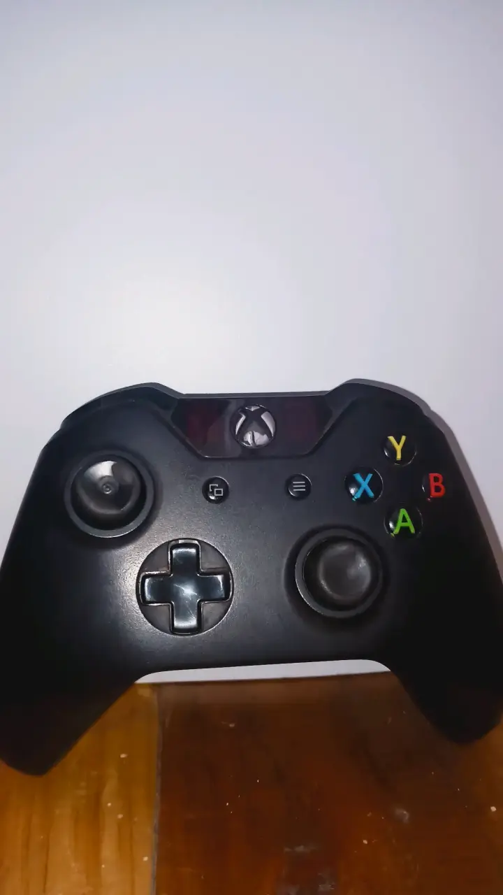 Xbox one incluye control y juego gta 5 - 3