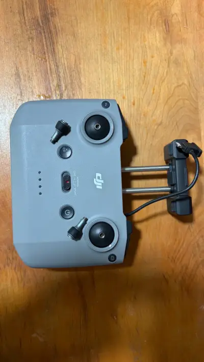 Drone DJI con control y accesorios - miniatura 5