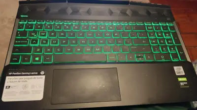 Laptop HP gaming negro - miniatura 3