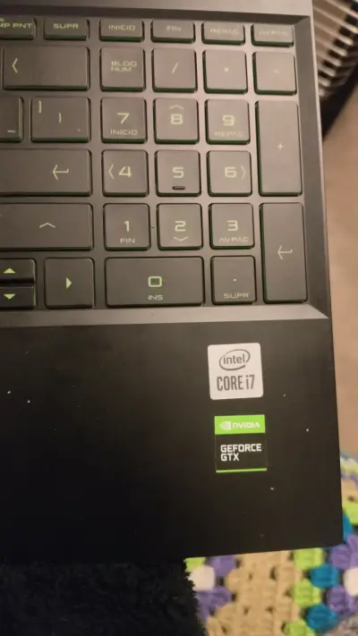 Laptop HP gaming negro - miniatura 4