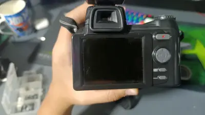 Cámara digital con accesorios - miniatura 2