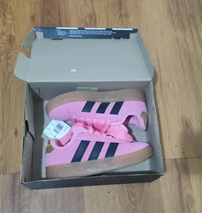 Zapatillas rosa Adidas nuevas - miniatura 1