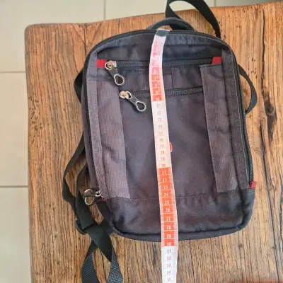 Mochila compacta negra - miniatura 1
