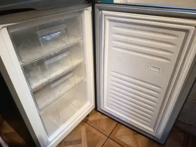 Refrigerador Mademsa nordik 415 bottom freezer gri - miniatura 3