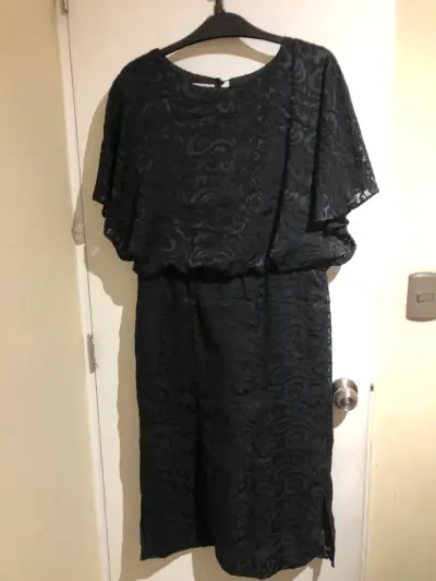 Vestido negro encaje elegante - miniatura 1