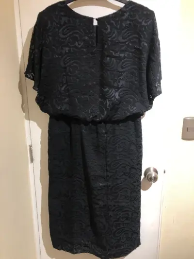 Vestido negro encaje elegante - miniatura 2