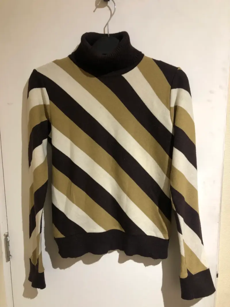 Suéter a rayas marrón y beige - 1