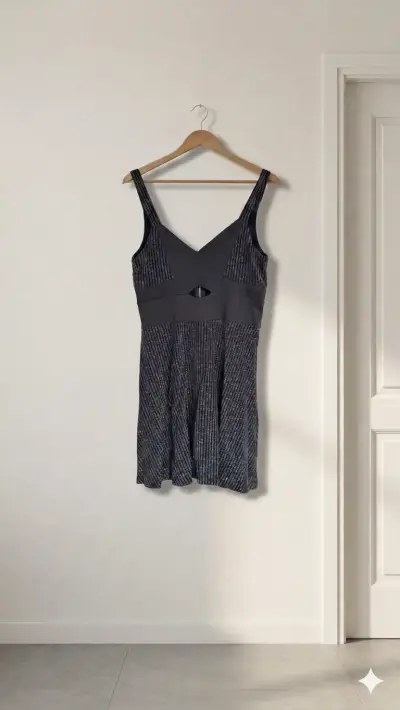 Vestido negro con brillo - miniatura 1