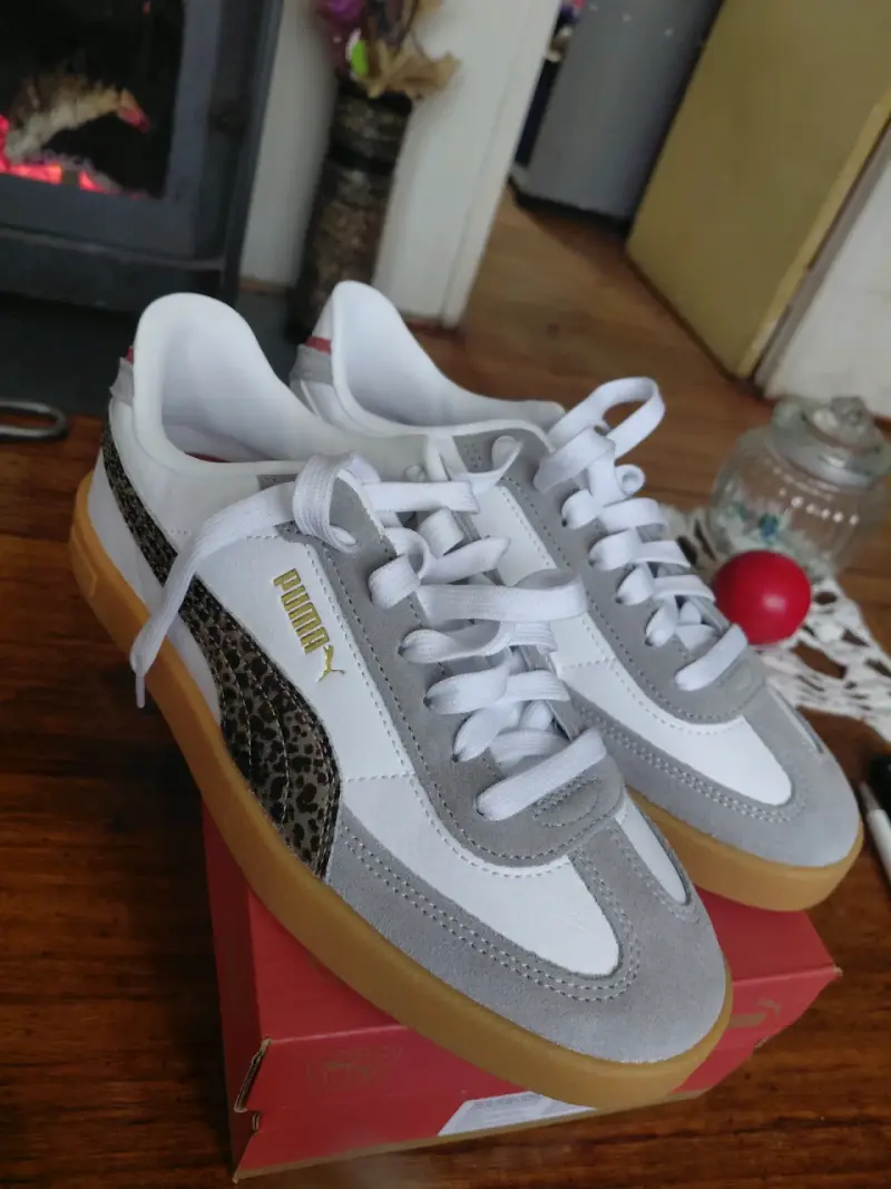 Zapatillas blancas y grises - 2