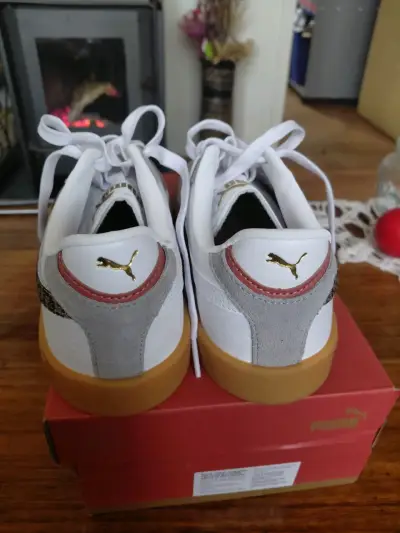 Zapatillas blancas y grises - miniatura 3