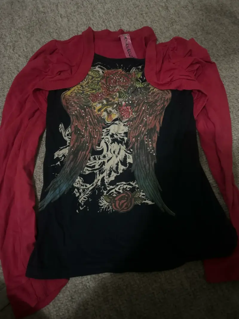 Polera manga larga diseño gráfico - 1