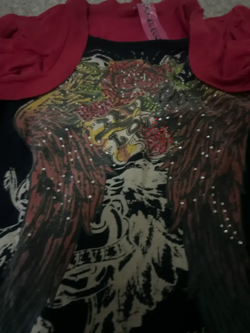 Polera manga larga diseño gráfico - 2