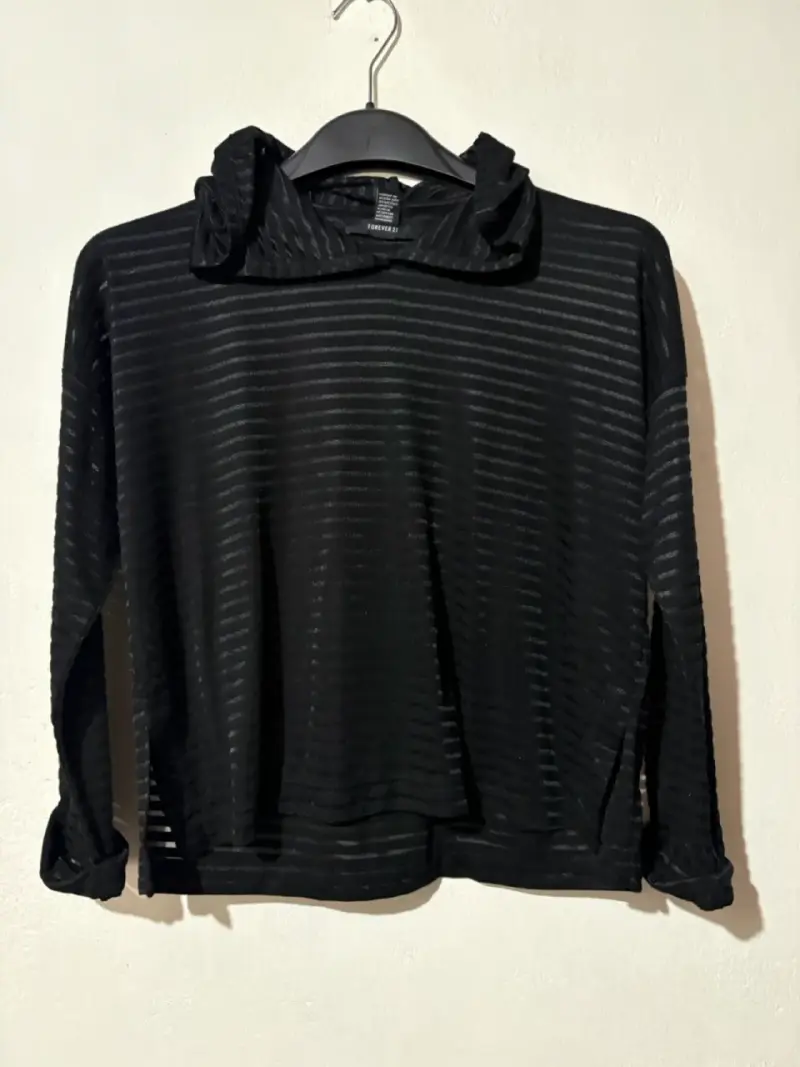 Polera negra a rayas Forever 21