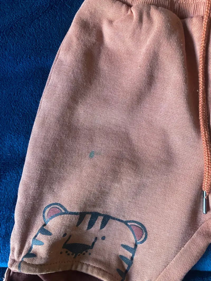 Pantalones infantiles naranjas con dibujos - 3
