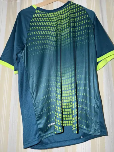 Polera deportiva verde y azul - miniatura 1