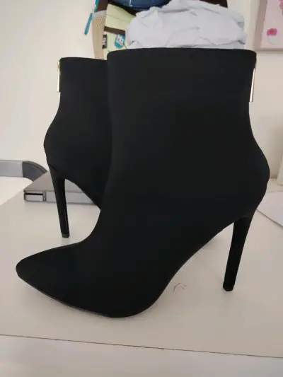 Ropa y botas - miniatura 3