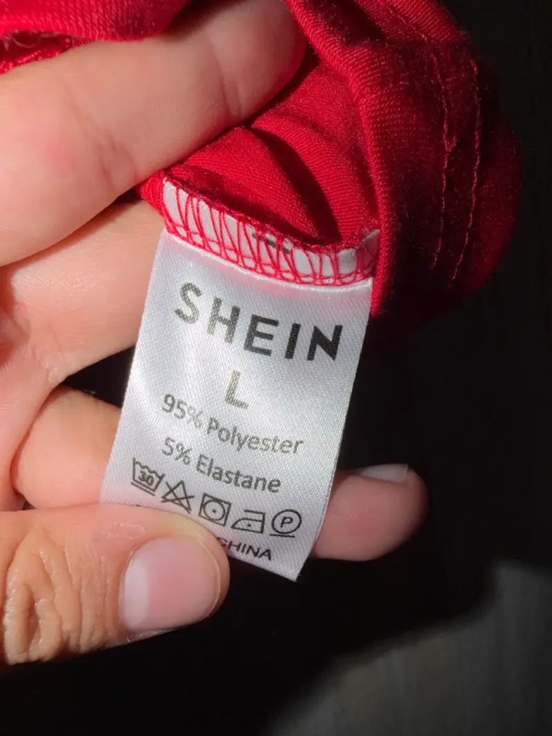 Polera roja con número 32 - 2