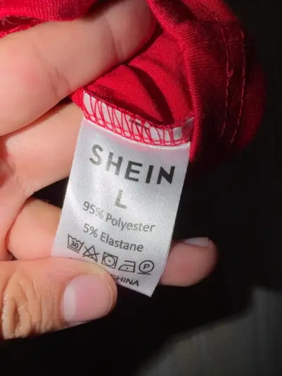 Polera roja con número 32 - miniatura 2