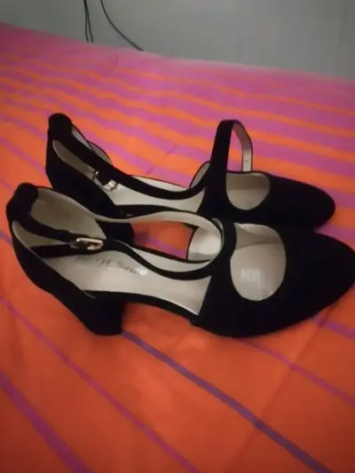 Zapatos negros elegantes - miniatura 2