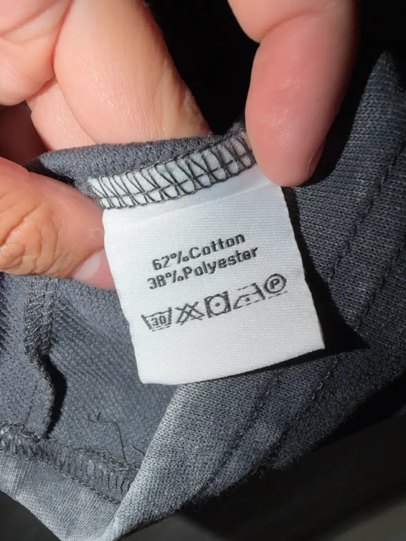 Polera gris con diseño Basketball - 2