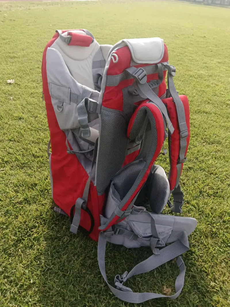Mochila trekking porta bebé roja y gris - 2