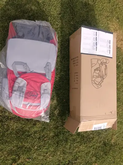 Mochila trekking porta bebé roja y gris - miniatura 3