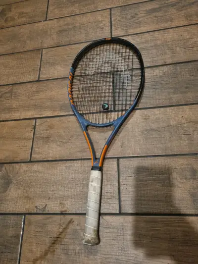Raqueta de tenis usada - miniatura 1