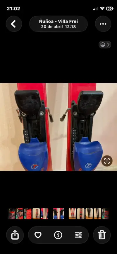 Esquís rojos con fijaciones - miniatura 1