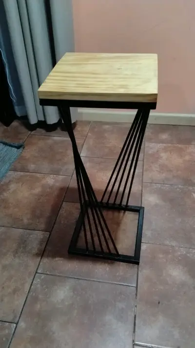 Mesa auxiliar moderna - miniatura 1