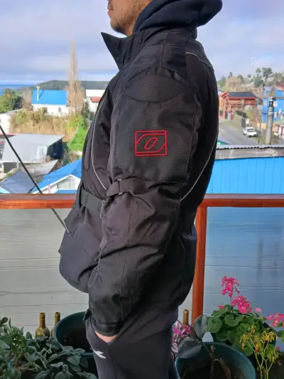 Chaqueta negra de motociclista - miniatura 6
