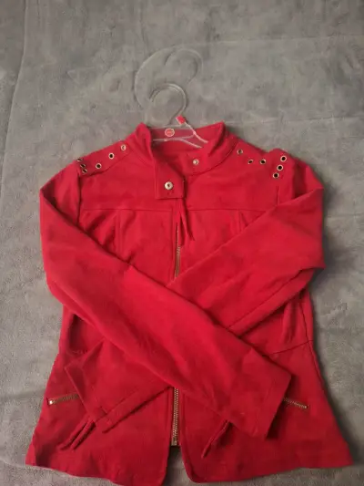 Chaqueta roja con ojales - miniatura 1