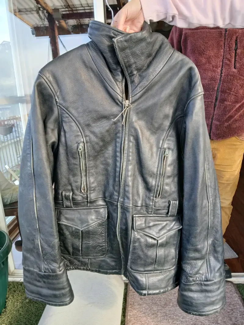 Chaqueta de cuero negra - 1