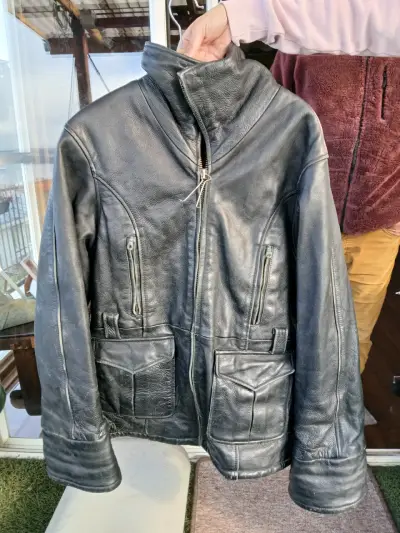 Chaqueta de cuero negra - miniatura 3