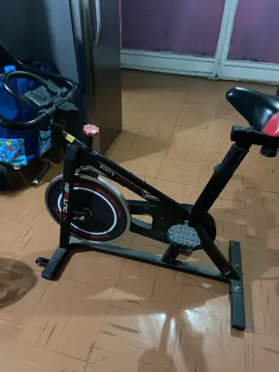 Bicicleta estática fitness negra - miniatura 2