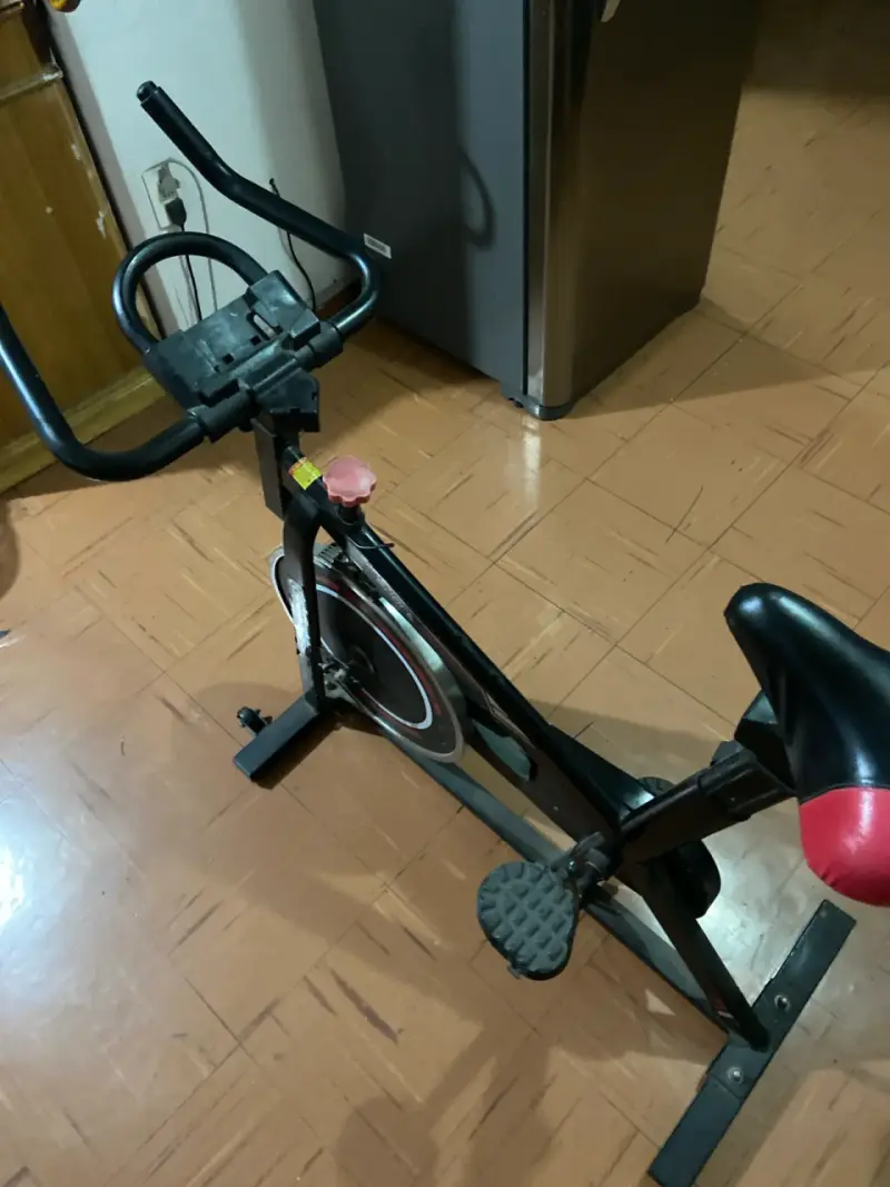 Bicicleta estática fitness negra - 3