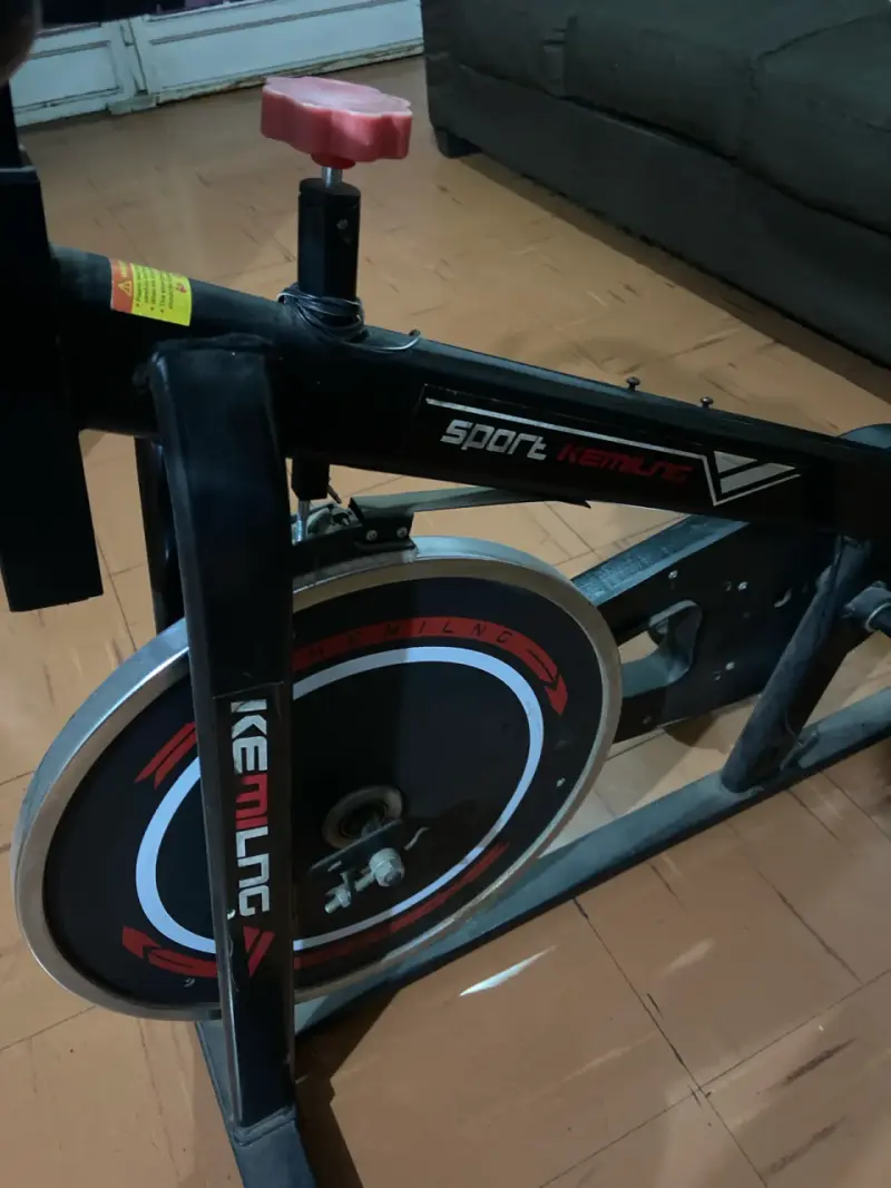 Bicicleta estática fitness negra - 5
